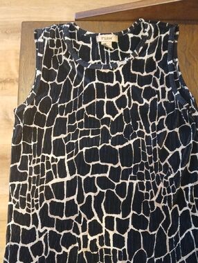 Plissé Black & Gold Printed Sleeveless Tank